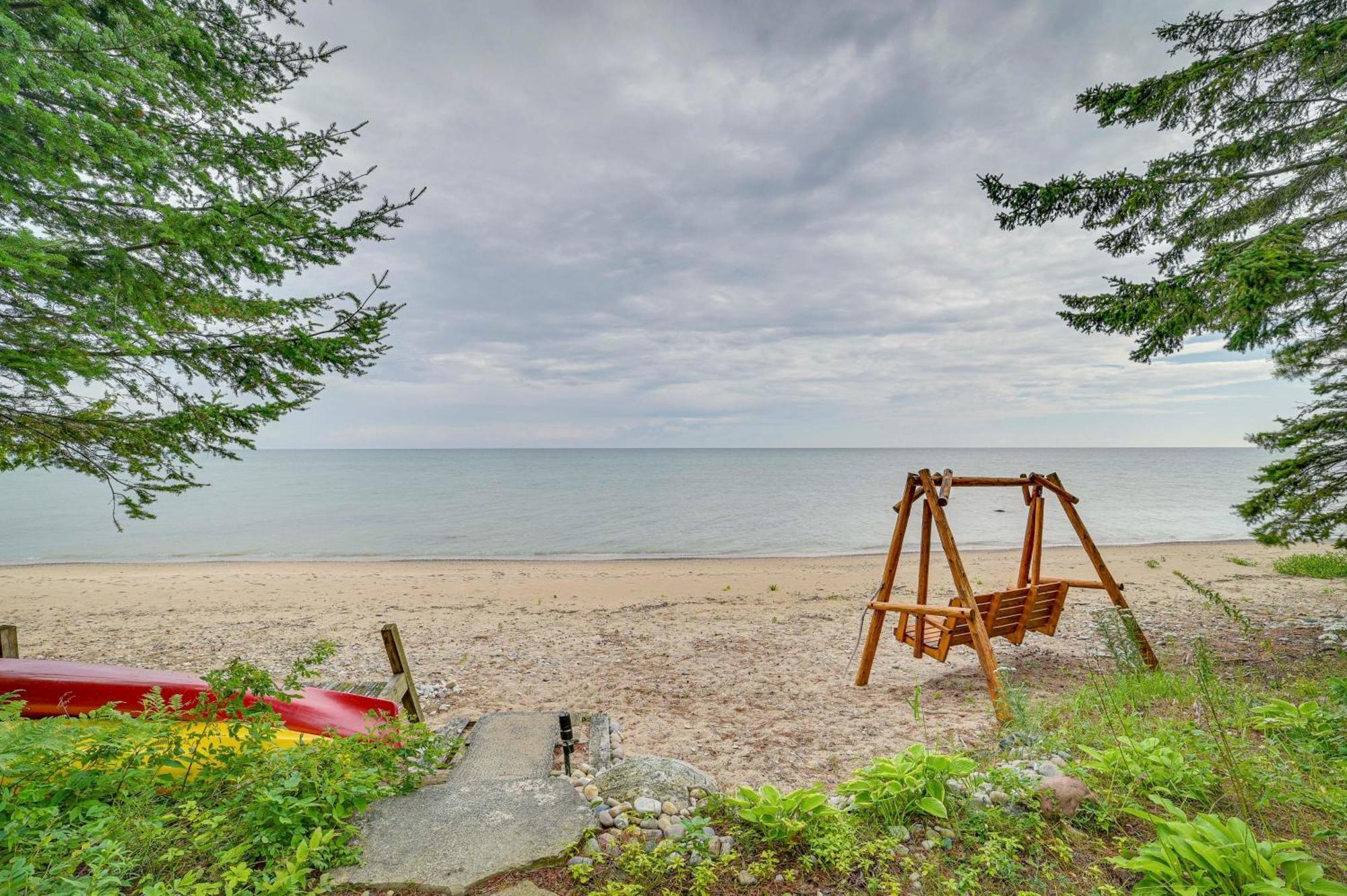 Waterfront Lake Huron Getaway With Private Beach! Rogers City Exterior foto